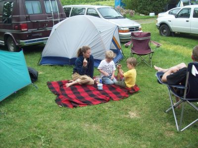 Bean and family
Trail Days, 2009
Photo by Rat
