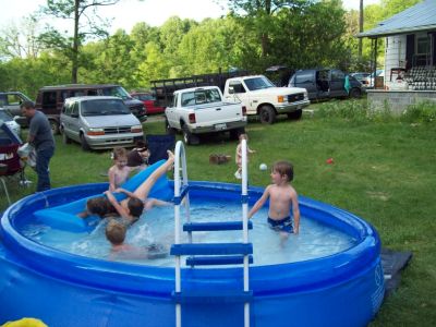 kiddie pool at Hairnt Quarters
