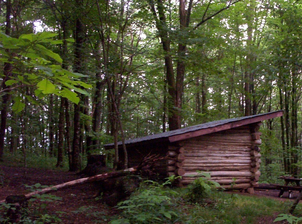 Hogback_Ridge_Shelter,_July_2009.jpg