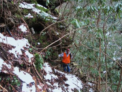 Rough Trails
Dave Aldridge maneuvers beneath a trail-less cliff wall and the steep drop-off to the creek below.
above the Margarette Falls,
1-20-2011
