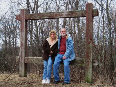 Randy and Diane
...near the Rich Mountain Fire Tower
2-19-2011
