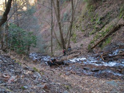 Buckeye Falls
The expedition climbing up to the base of the falls...
2-26-2011
