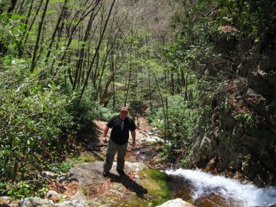 Gentry Creek Falls
Perspective...
Rat Patrol on top of upper falls, and Dave Aldridge below the lower set.
4-30-2011
