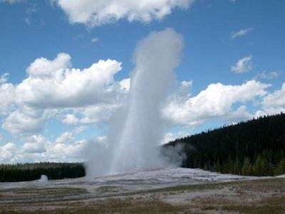 Old faithful Geyser
Erupts every 57 minutes  Photo courtesy of Katrina Kane 8-2010
