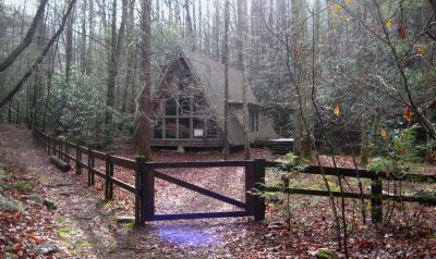 Chalet
(unusual/unexplained violet spot)
Middle Spring Ridge Trail,
December 17, 2011
