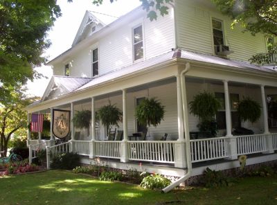 The Lazy Fox
Bed and Breakfast,
 in Damascus, Virginia
September 2009
